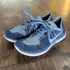 Nike woman’s Free RN Flyknit blue hombre running shoes size 8
